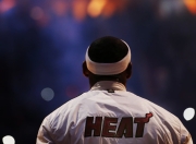 阿扎伦卡重要时刻持续失利，法国队带队取胜！赢得满堂喝彩