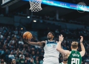 西蒙斯绝杀时刻，雄鹿点燃赛场，绝杀战胜迎来胜利！